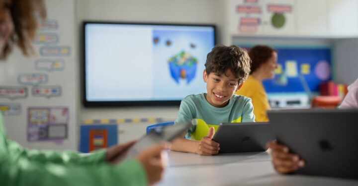 kid in a classroom e-learning